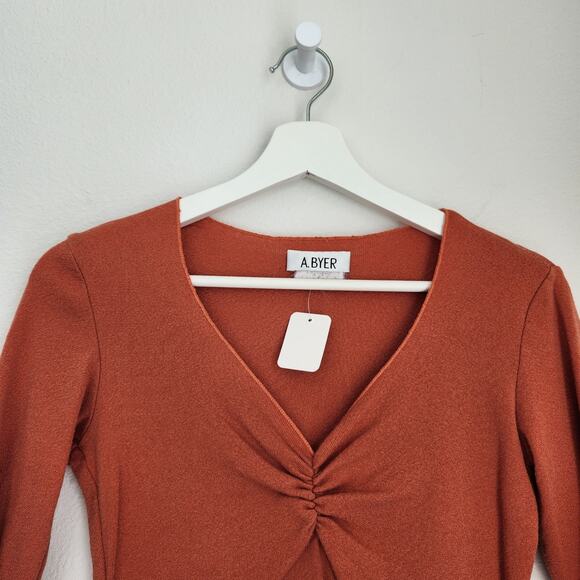 Vintage A. Byer Stretchy Orange Short Sleeve V-Neck Sparkly Top - Picture 3 of 10